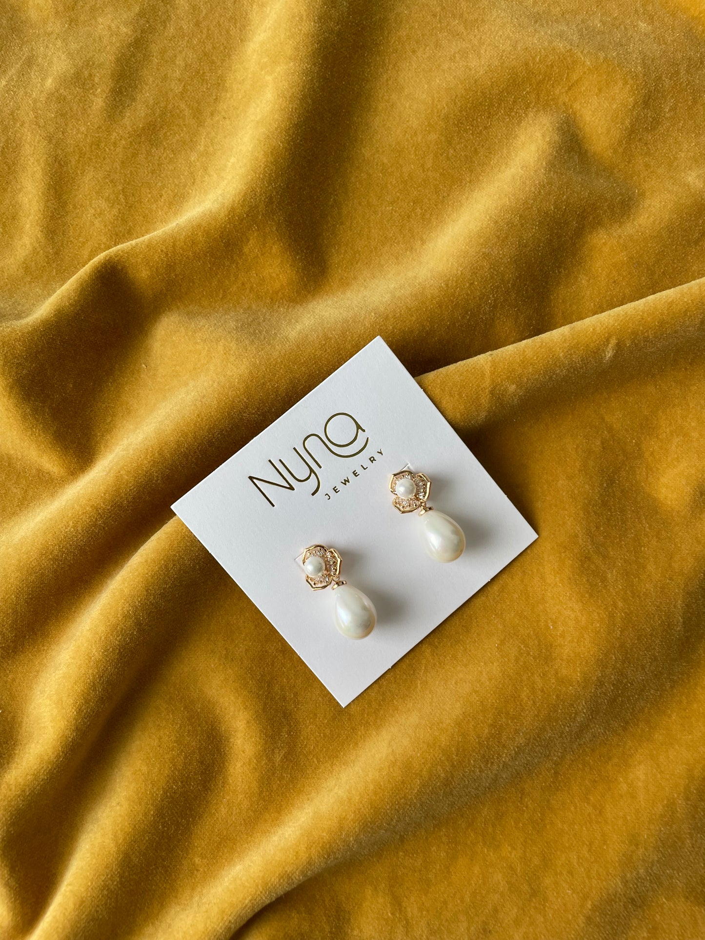 Mimi Pearl Earrings