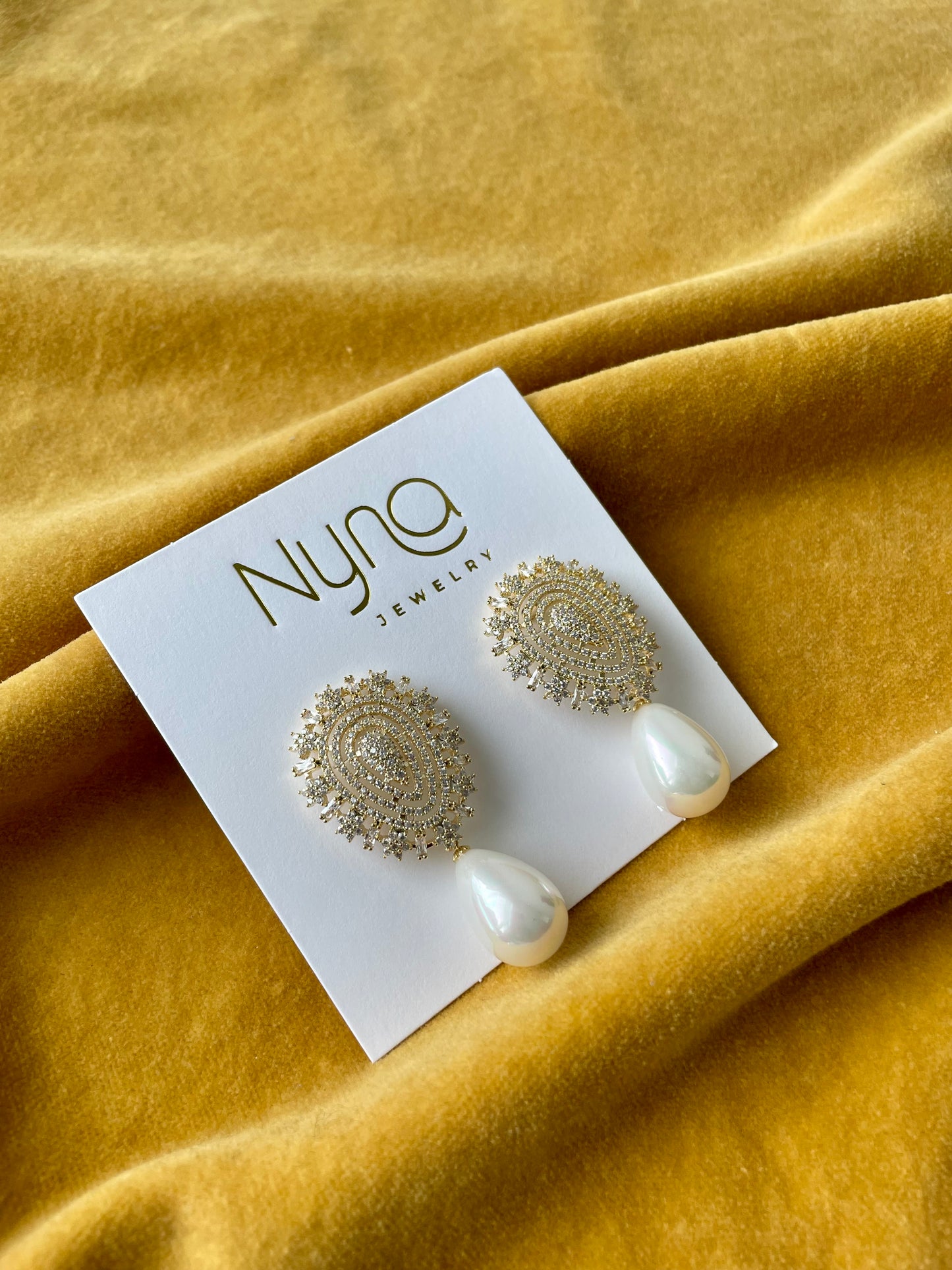 Miu Conch Pearl Earrings